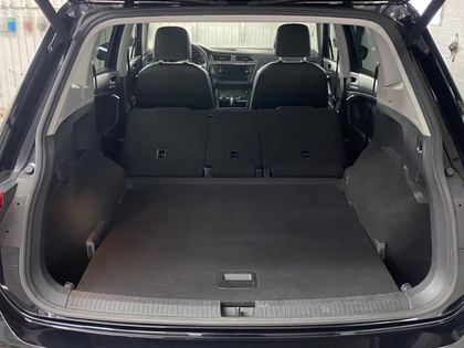 2021 Volkswagen Tiguan - Image 33