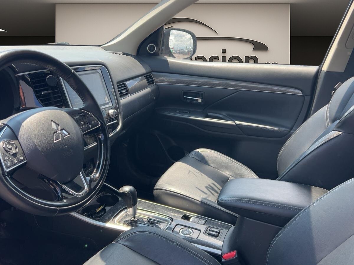 2020 Mitsubishi Outlander - Image 5