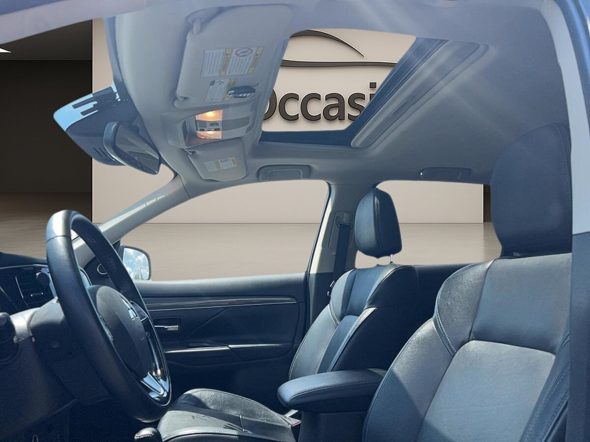 2020 Mitsubishi Outlander - Image 6