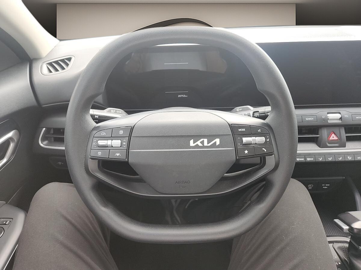 2025 Kia K4 - Image 8