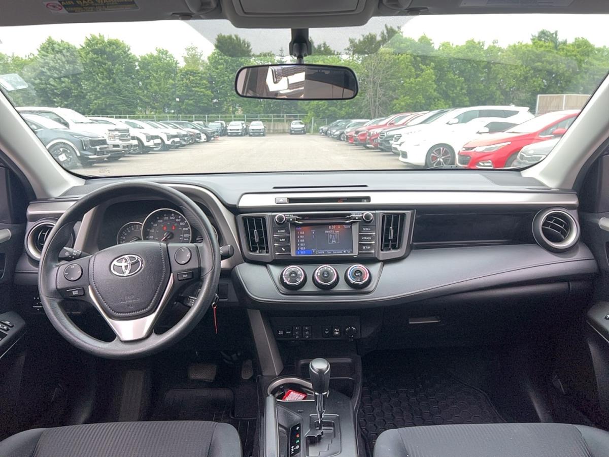 2016 Toyota RAV4 - Image 11
