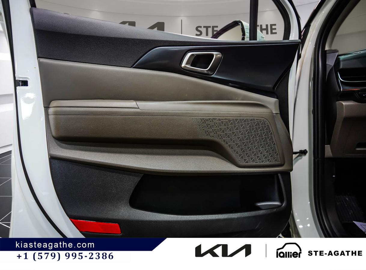 2025 Kia Carnival - Image 9