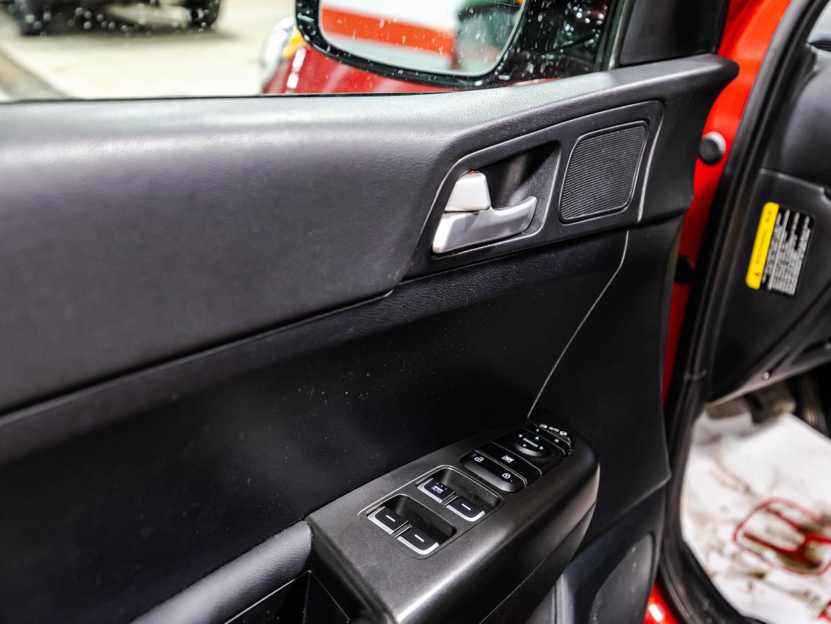 2022 Kia Sportage - Image 10
