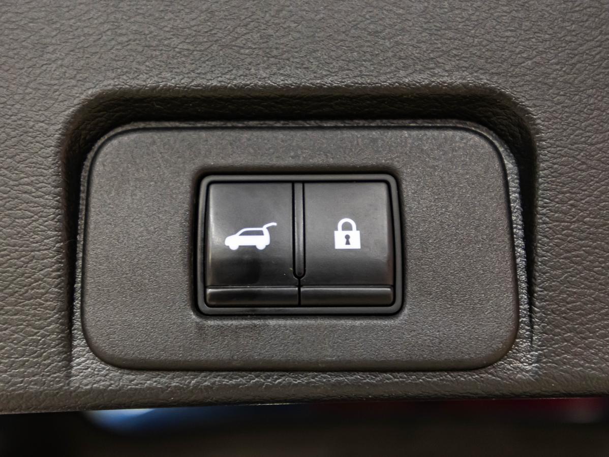 2022 Nissan Rogue - Image 16
