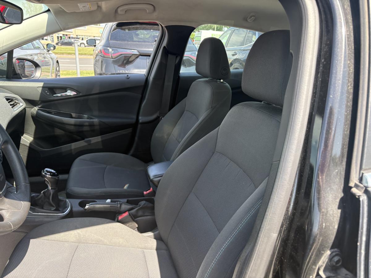 2018 Chevrolet Cruze - Image 4