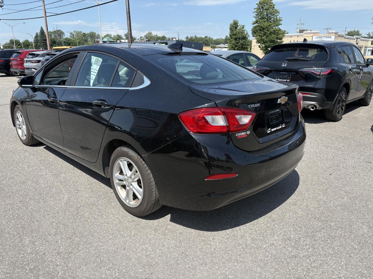 2018 Chevrolet Cruze - Image 5
