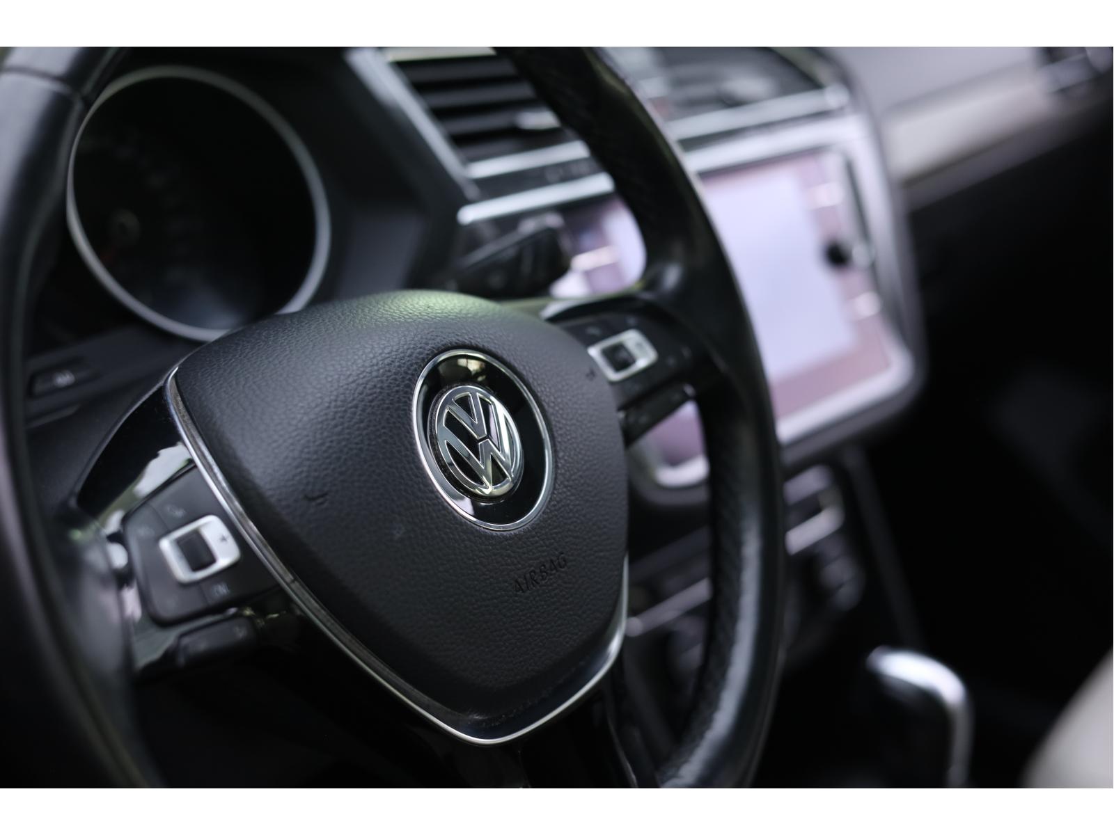 2018 Volkswagen Tiguan - Image 17