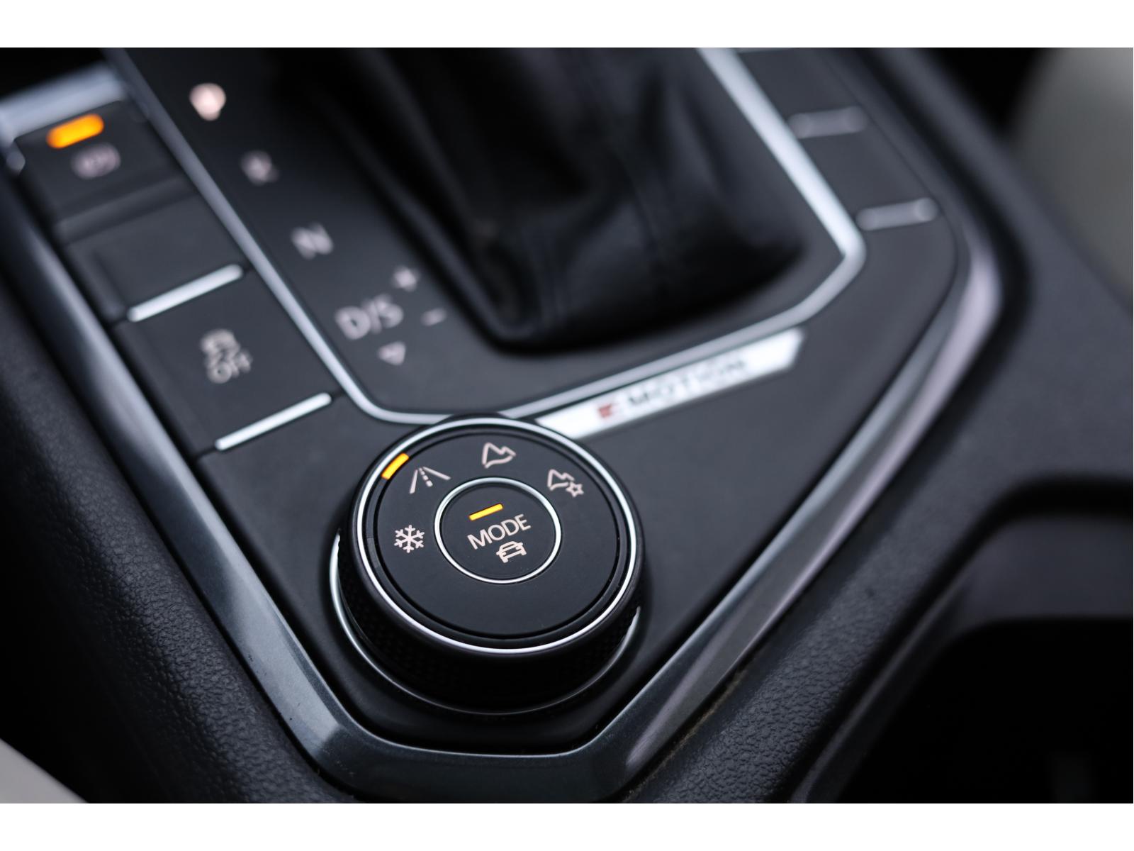 2018 Volkswagen Tiguan - Image 24