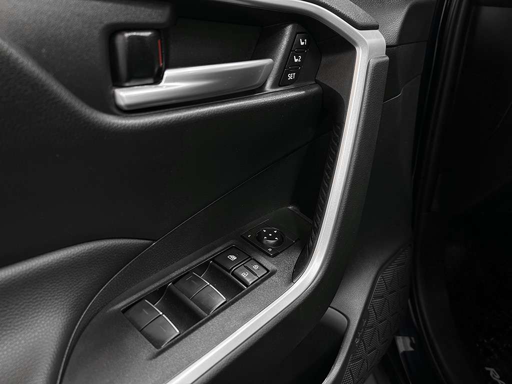 2023 Toyota Rav4 - Image 8