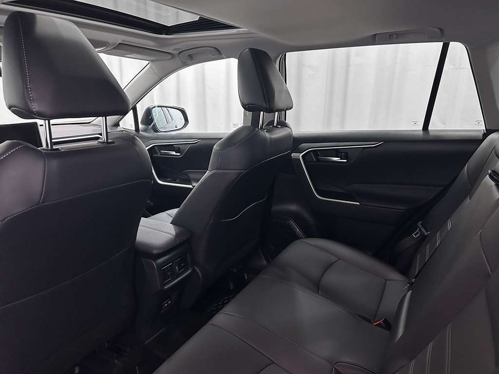2023 Toyota Rav4 - Image 16