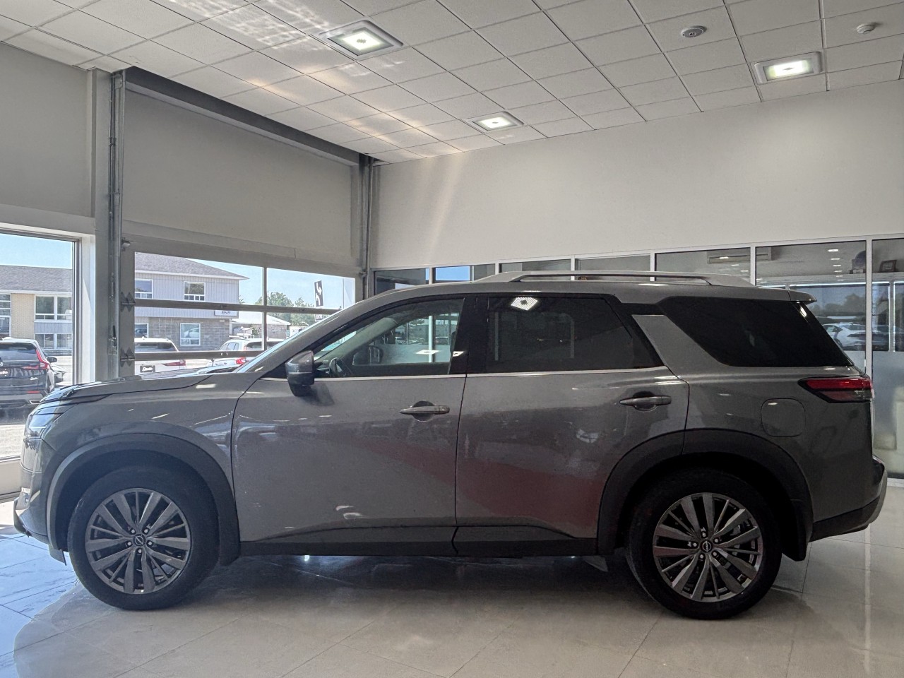 2022 Nissan Pathfinder - Image 8