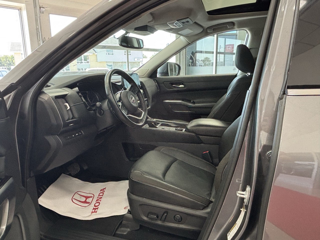 2022 Nissan Pathfinder - Image 9