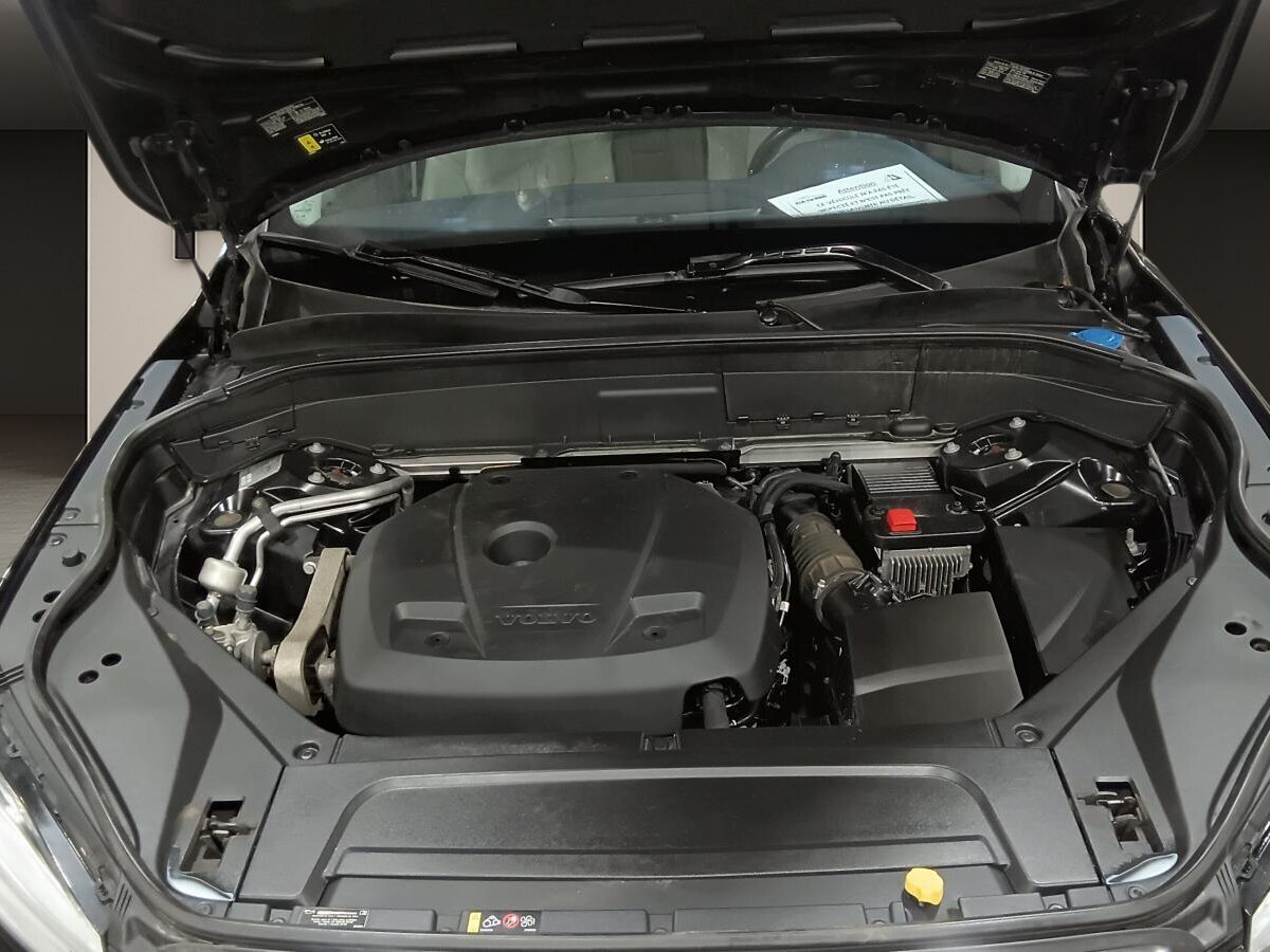2022 Volvo XC90 - Image 3