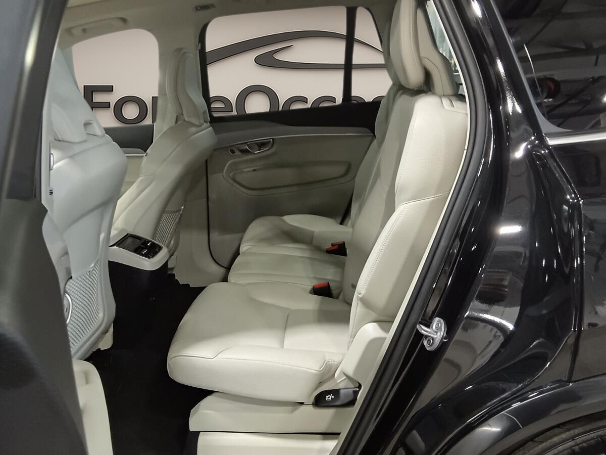 2022 Volvo XC90 - Image 8