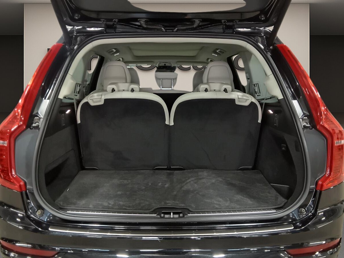 2022 Volvo XC90 - Image 10