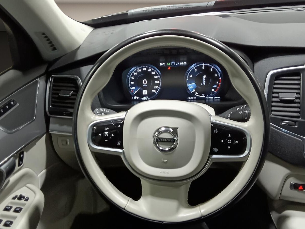 2022 Volvo XC90 - Image 17