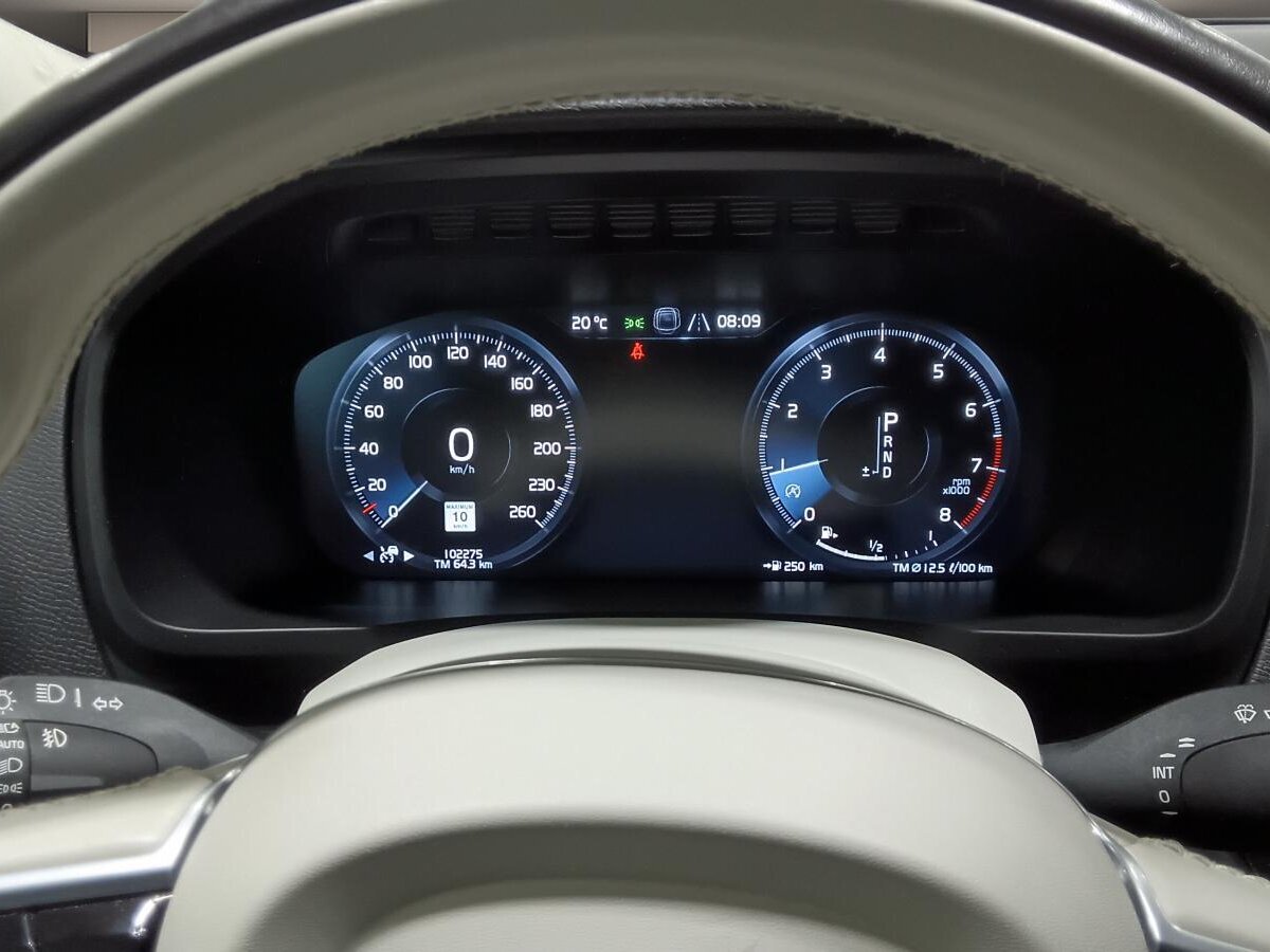 2022 Volvo XC90 - Image 18