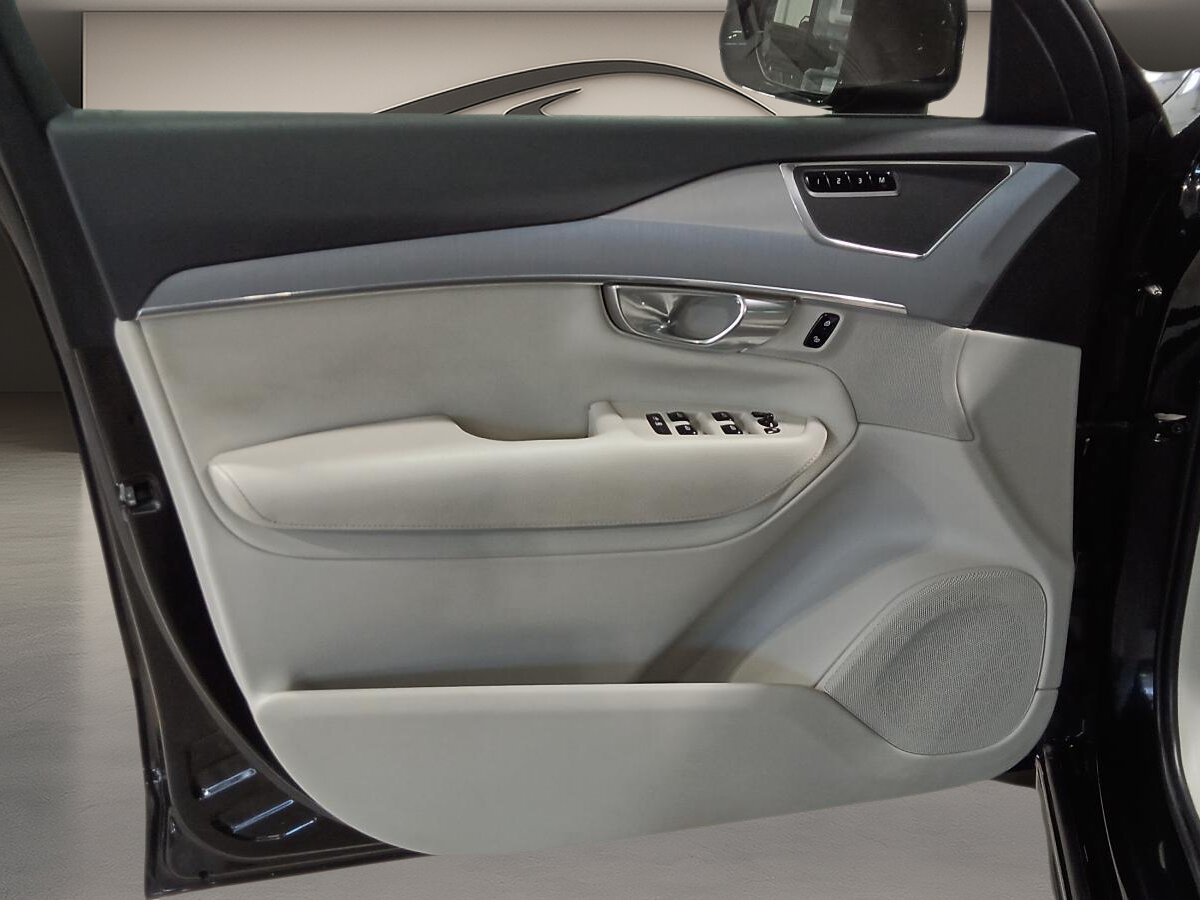 2022 Volvo XC90 - Image 22