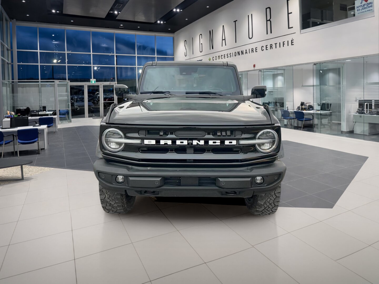 2022 Ford Bronco - Image 2