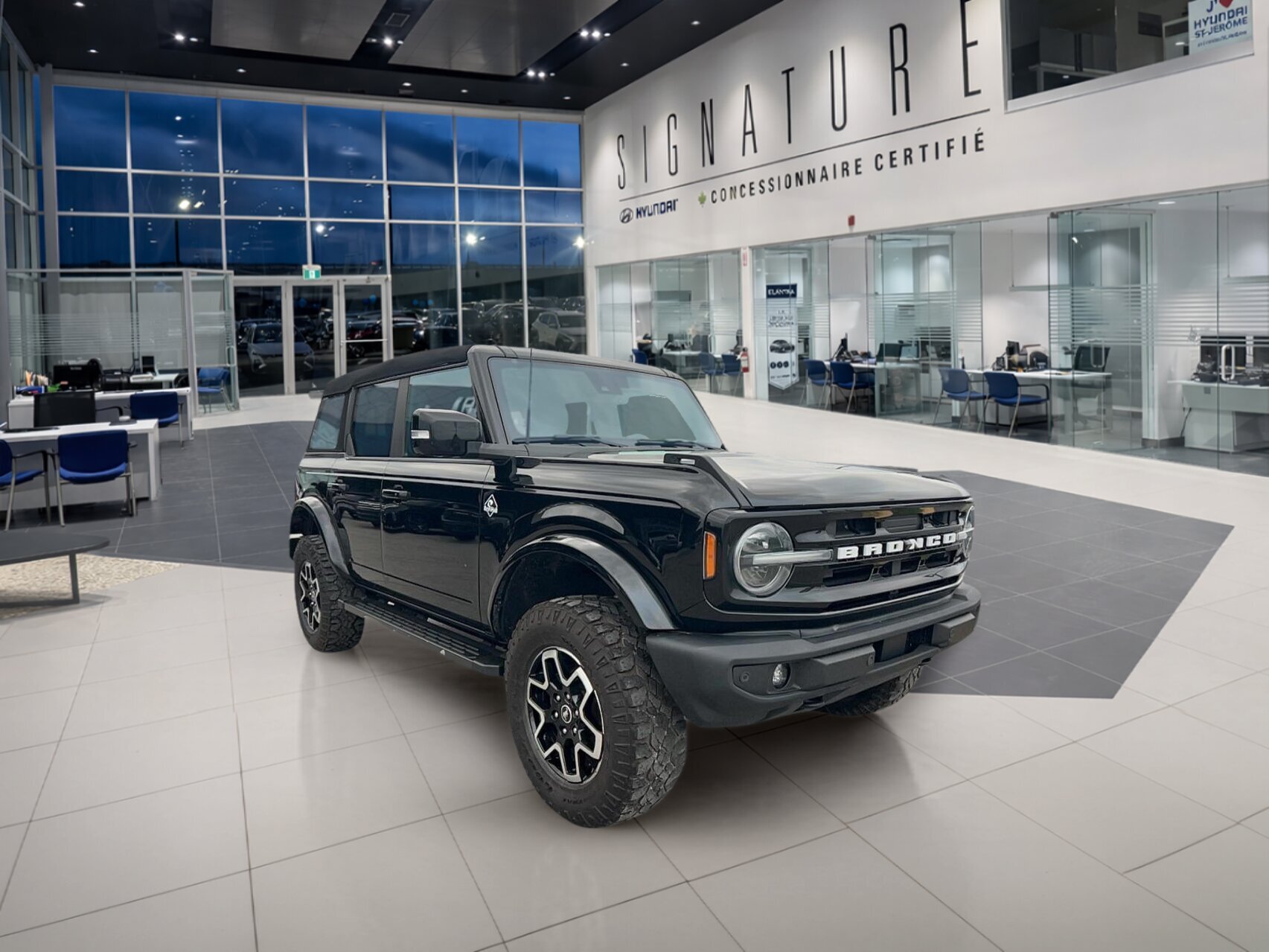 2022 Ford Bronco - Image 3