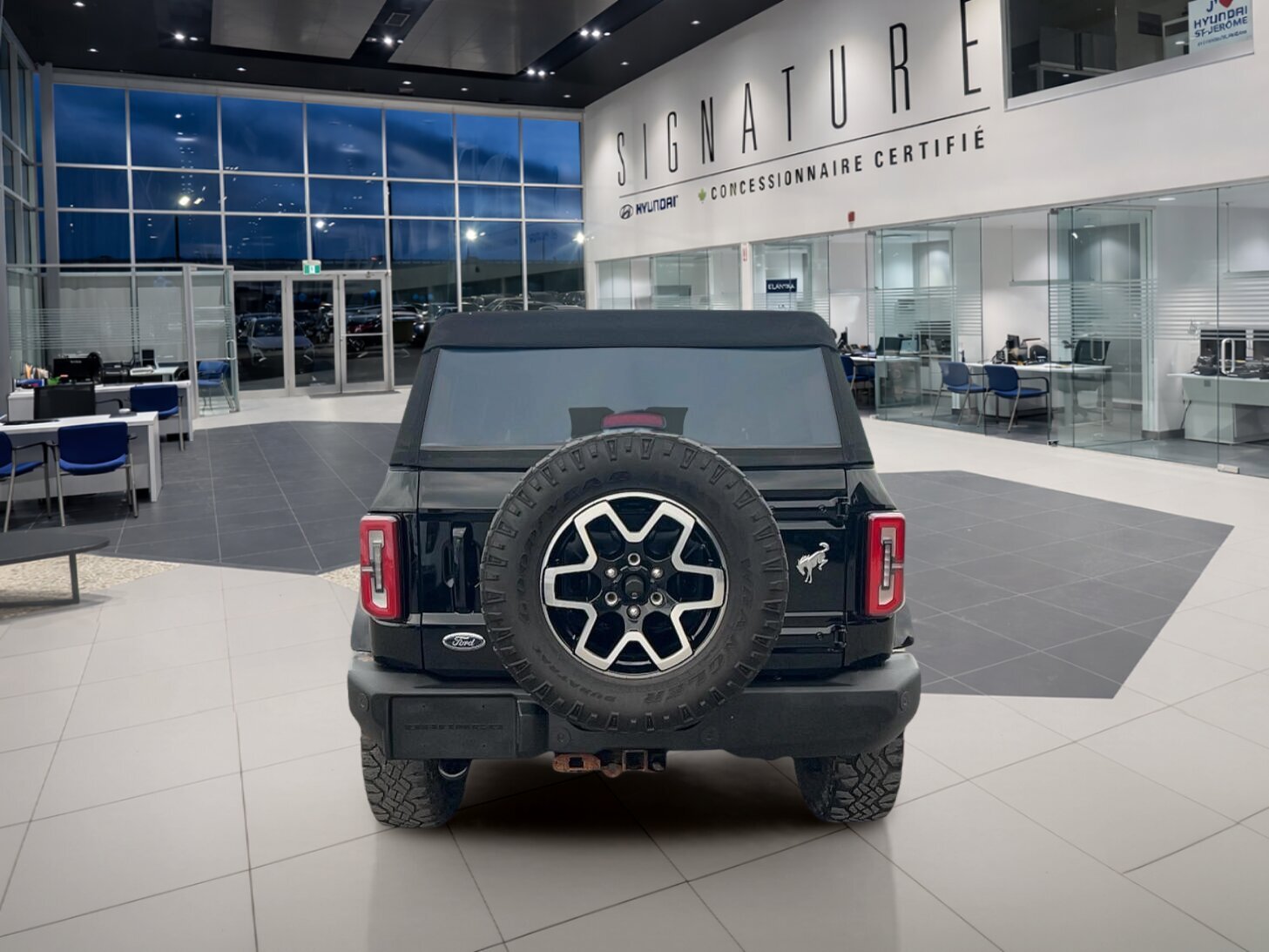 2022 Ford Bronco - Image 6