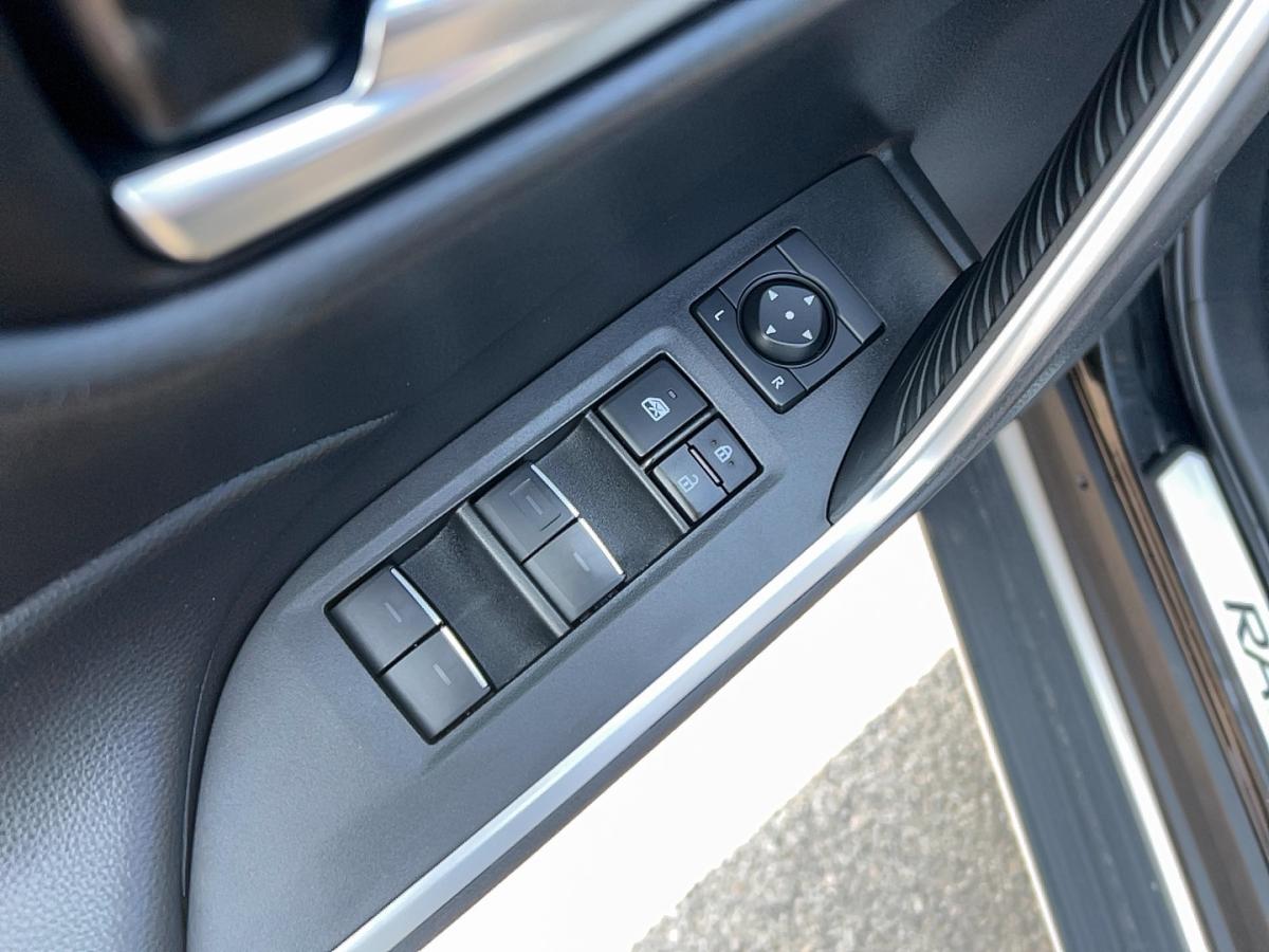 2023 Toyota RAV4 - Image 15