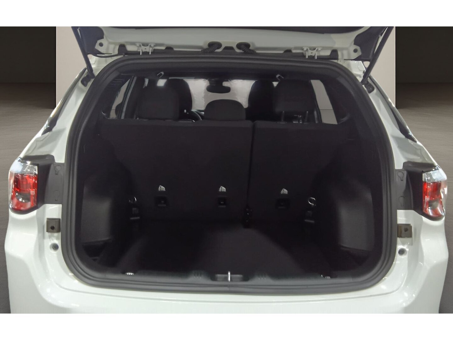2025 Jeep Compass - Image 10