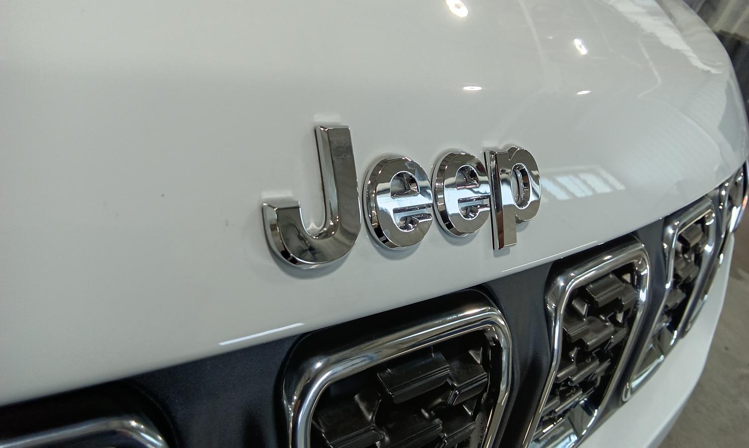 2025 Jeep Compass - Image 12