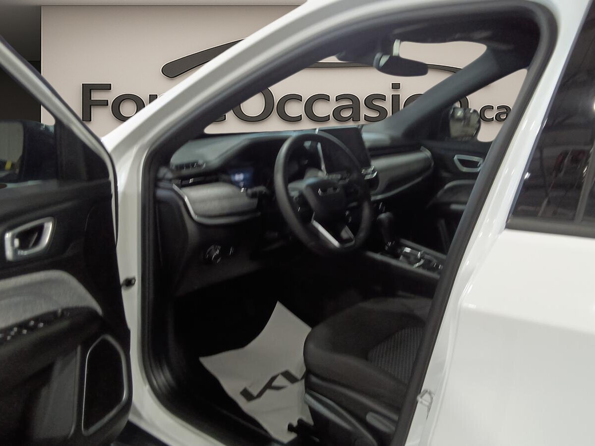 2025 Jeep Compass - Image 15