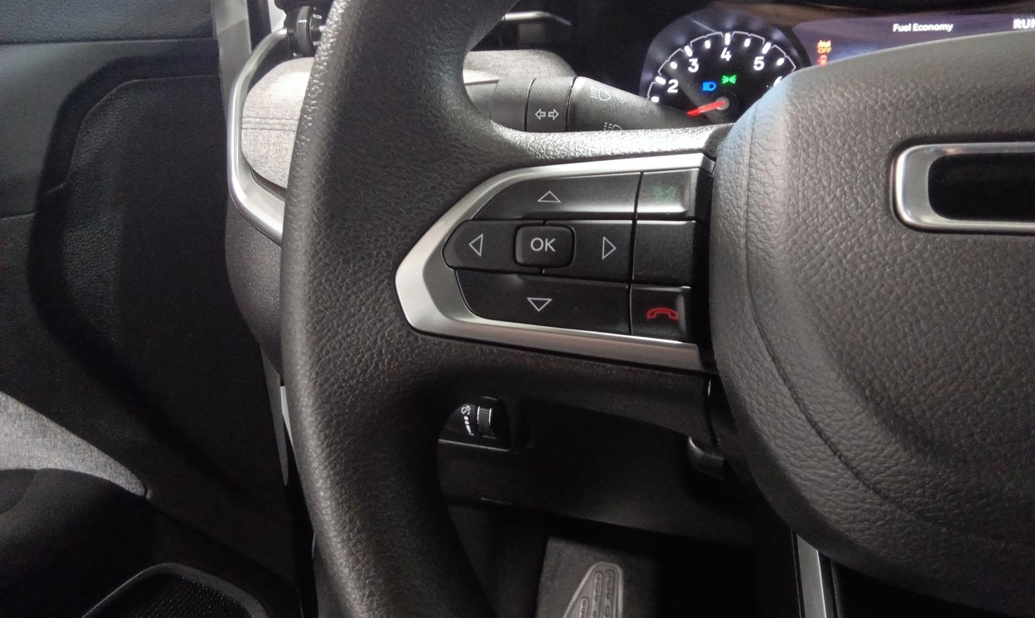 2025 Jeep Compass - Image 18
