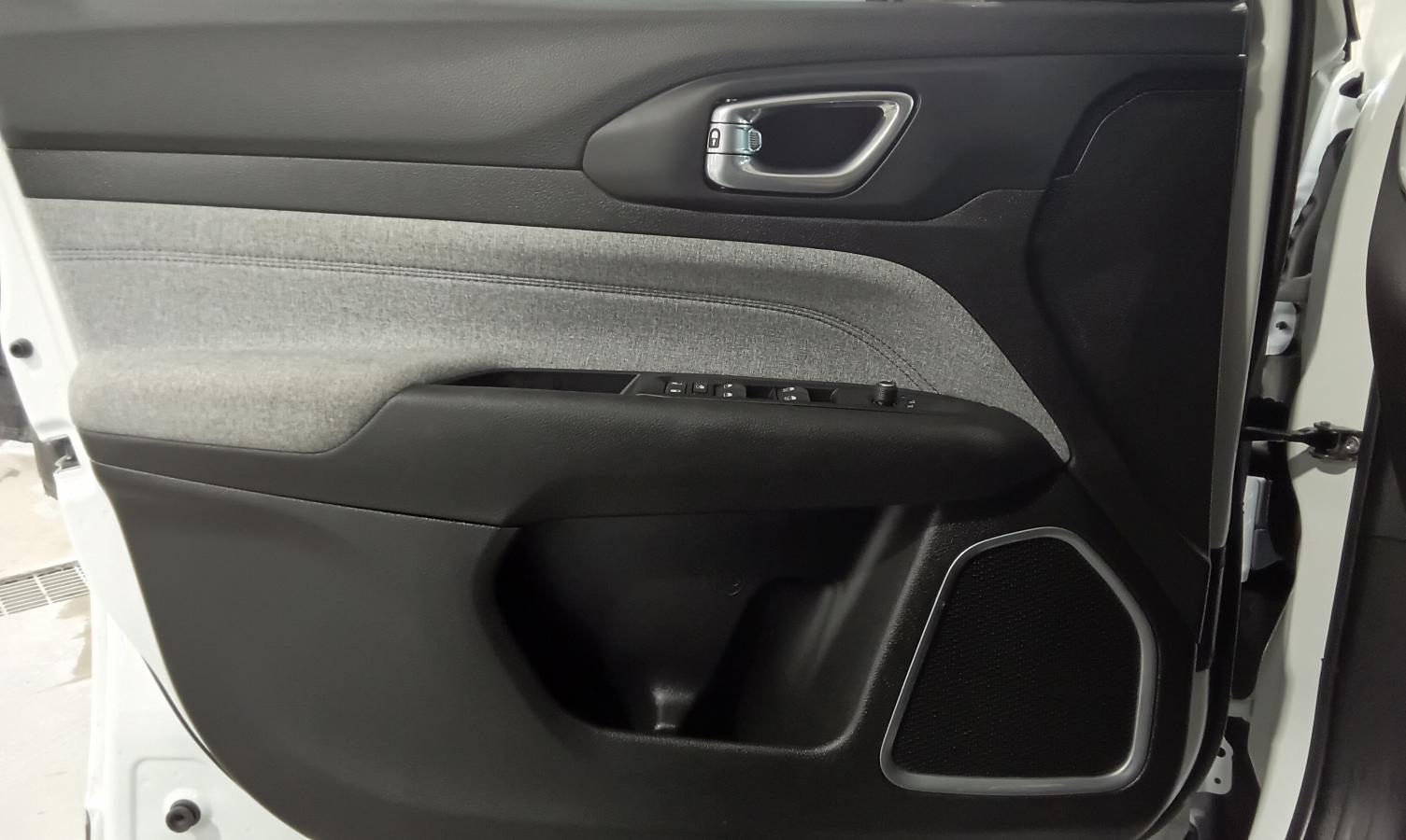 2025 Jeep Compass - Image 22