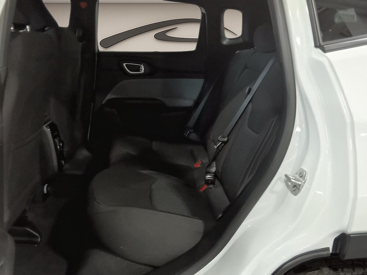 2025 Jeep Compass - Image 26