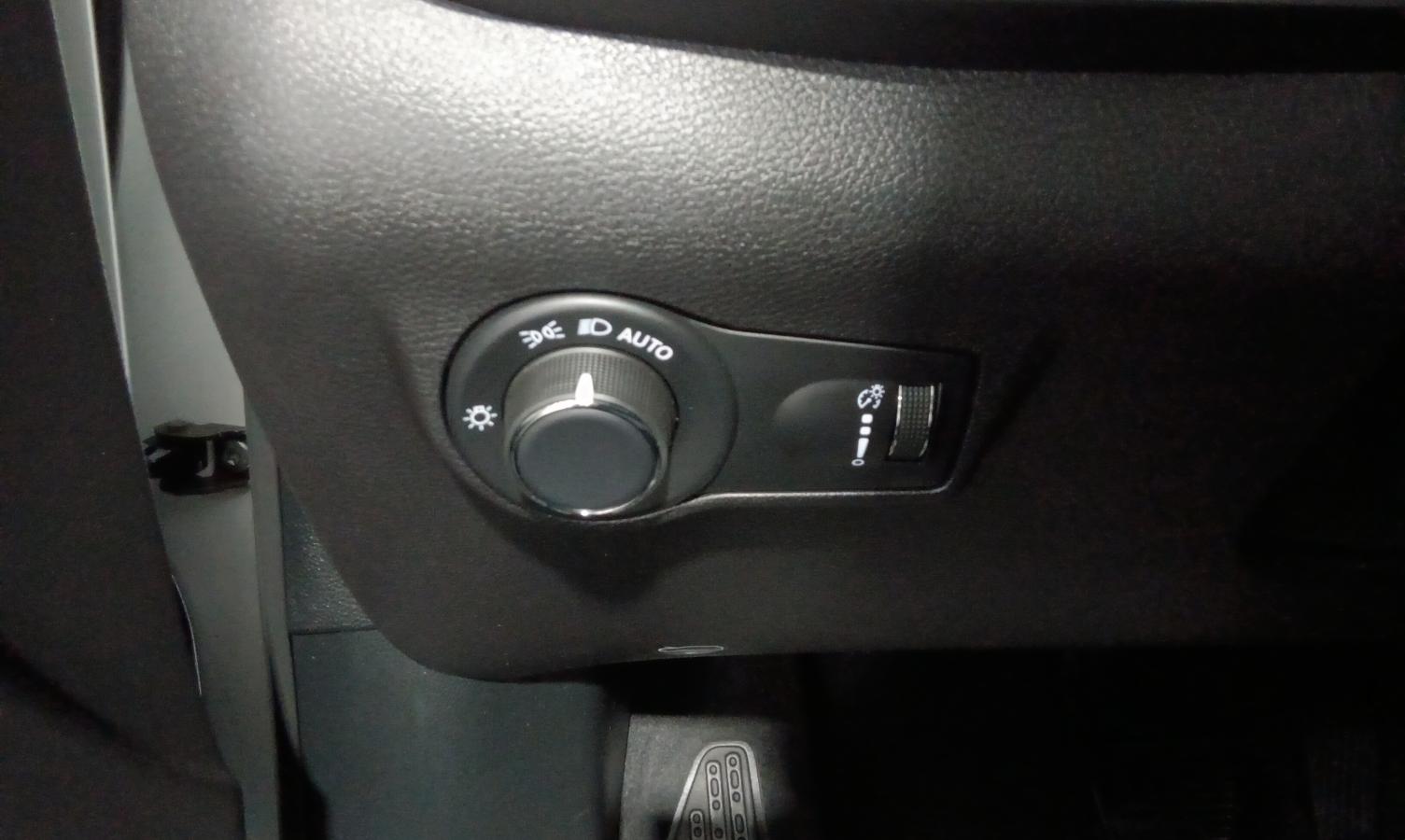 2025 Jeep Compass - Image 27