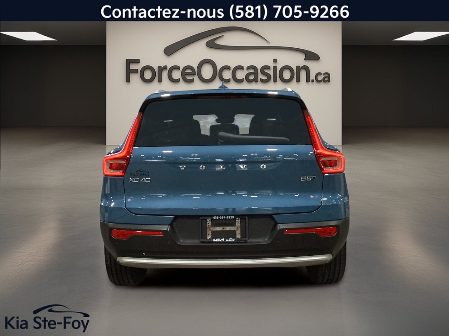 2023 Volvo XC40 - Image 2