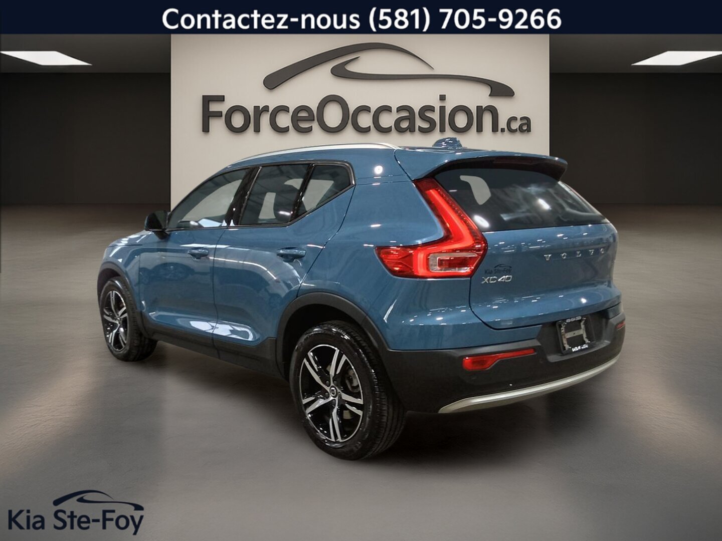 2023 Volvo XC40 - Image 3
