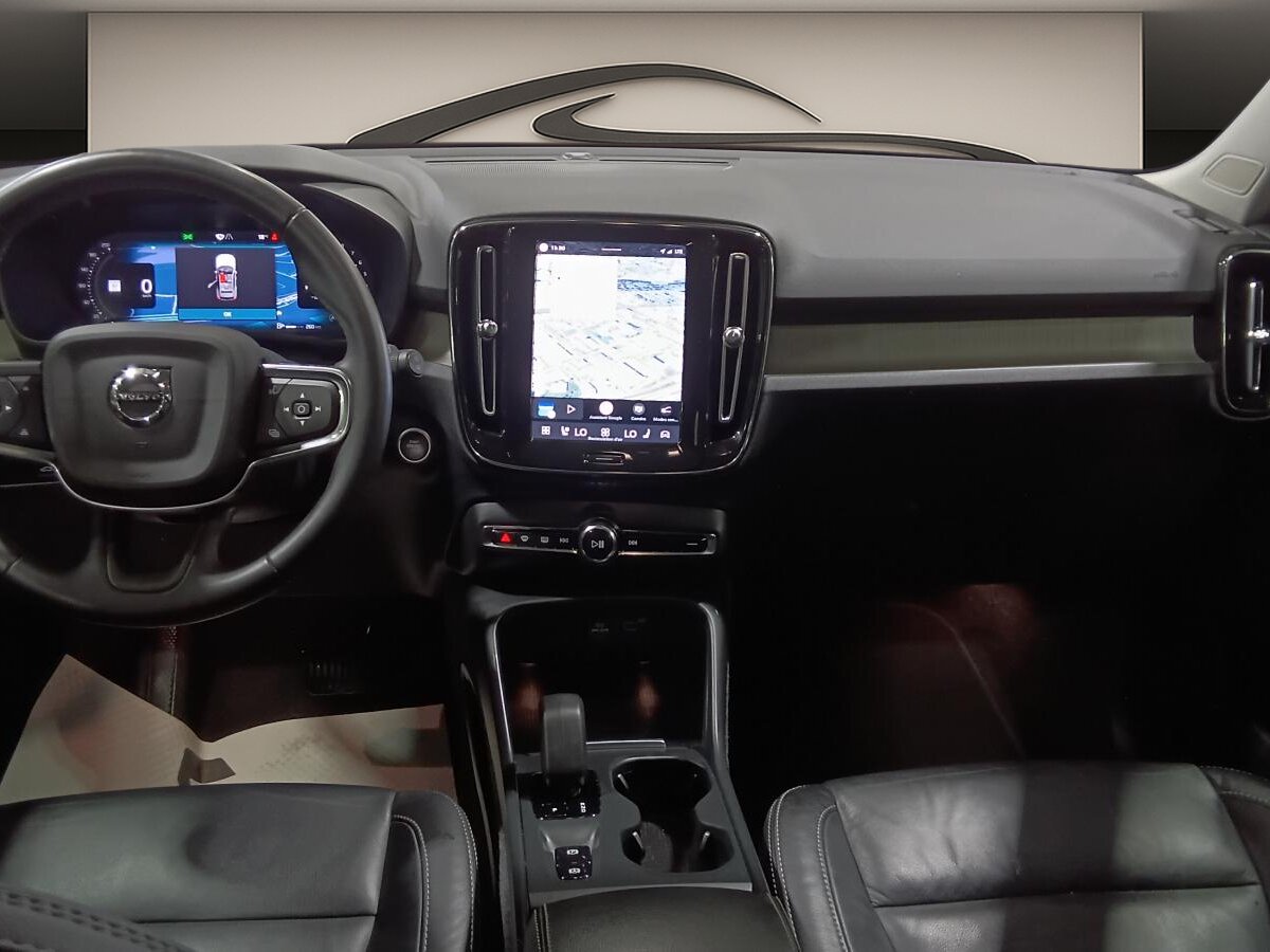 2023 Volvo XC40 - Image 4
