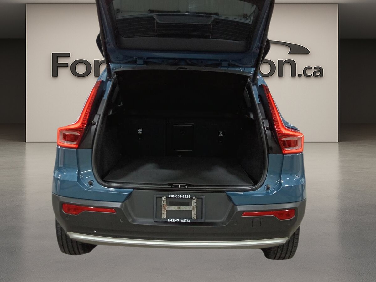2023 Volvo XC40 - Image 6