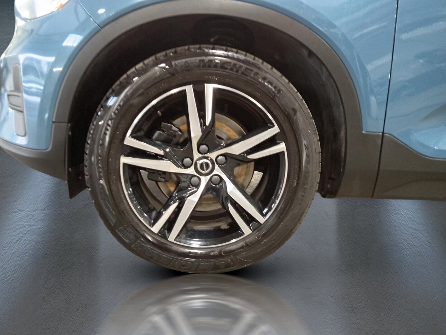 2023 Volvo XC40 - Image 7