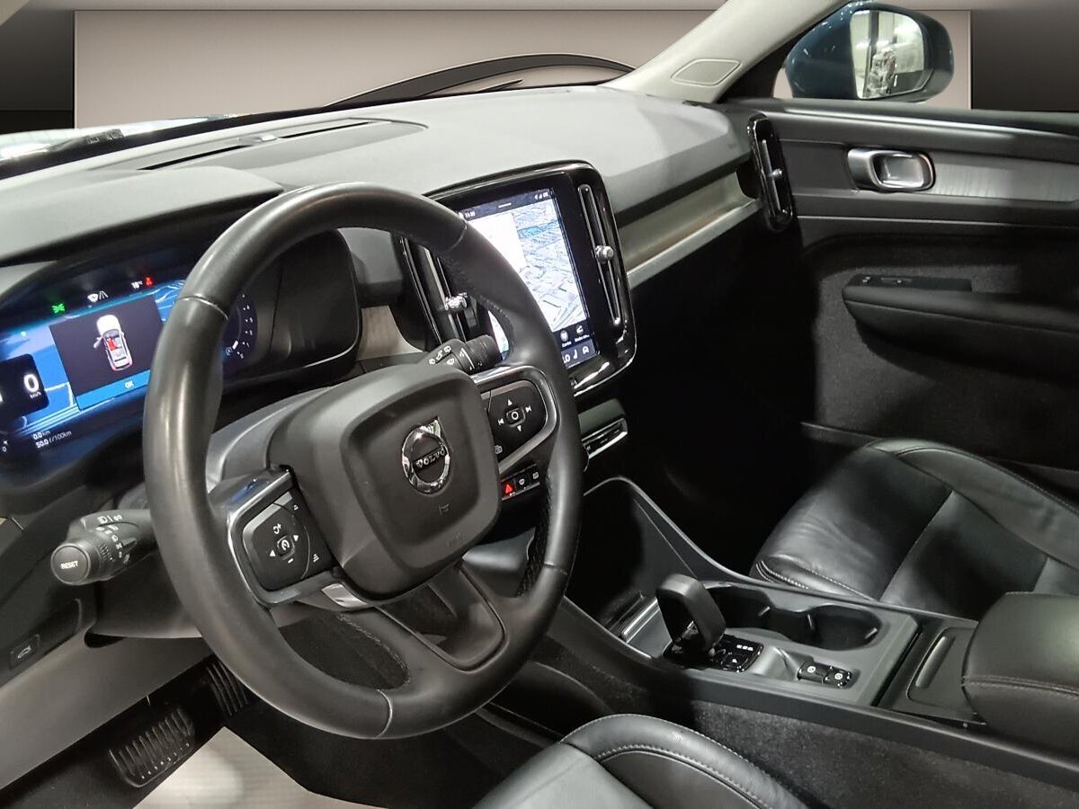 2023 Volvo XC40 - Image 10