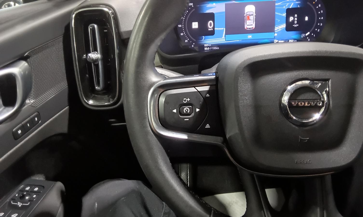 2023 Volvo XC40 - Image 18