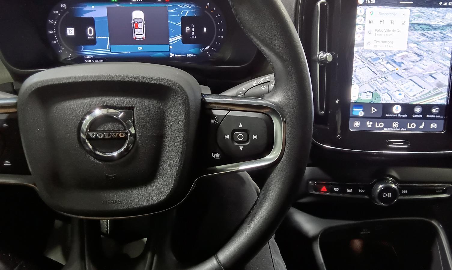 2023 Volvo XC40 - Image 19