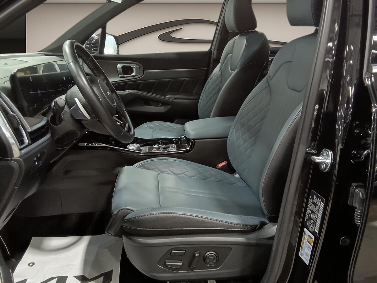 2025 Kia Sorento - Image 13