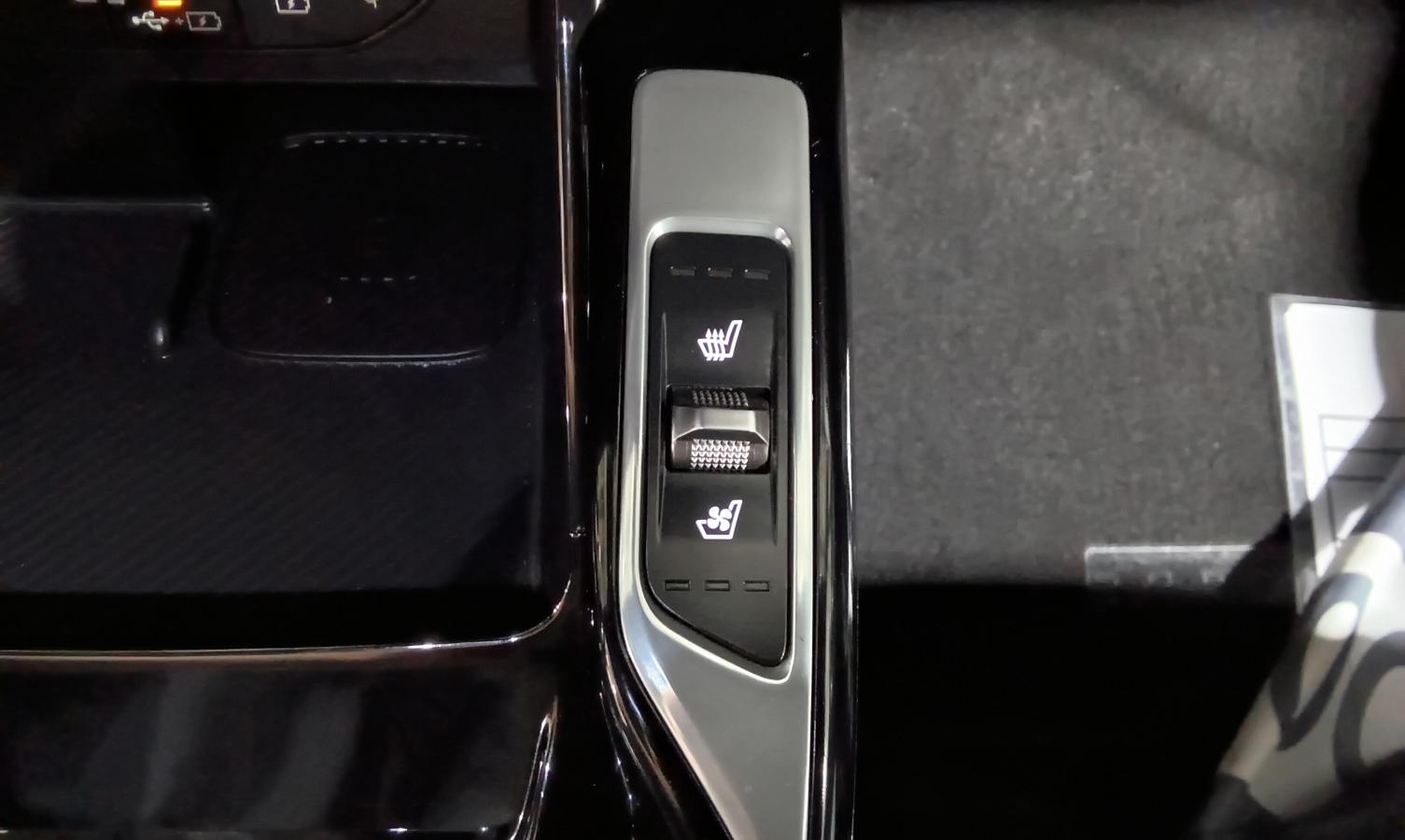 2025 Kia Sorento - Image 23
