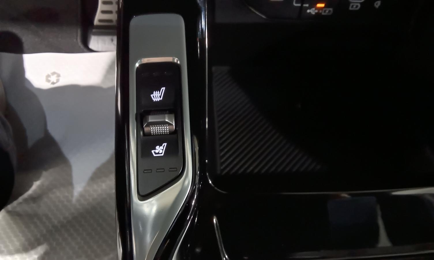 2025 Kia Sorento - Image 24