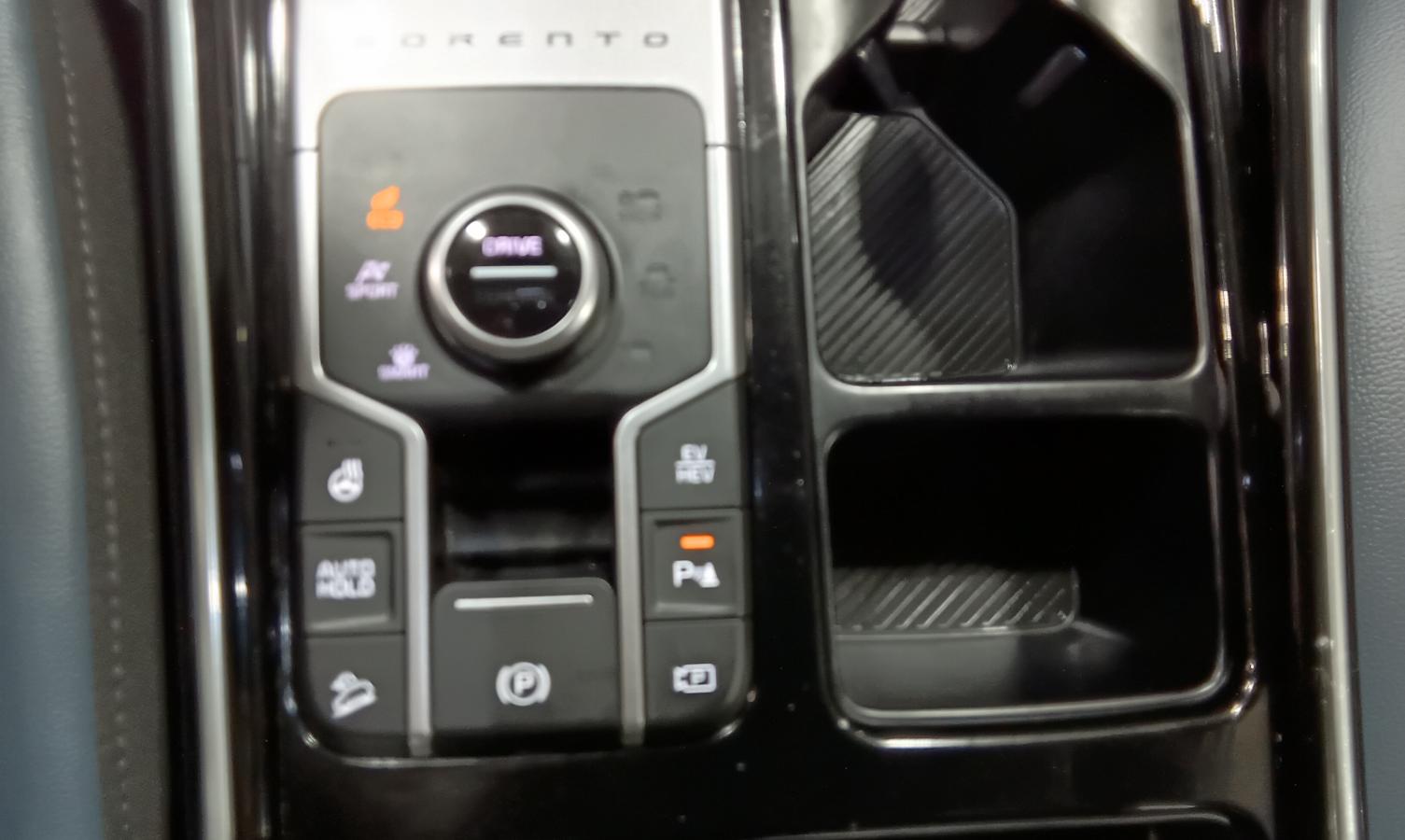 2025 Kia Sorento - Image 25