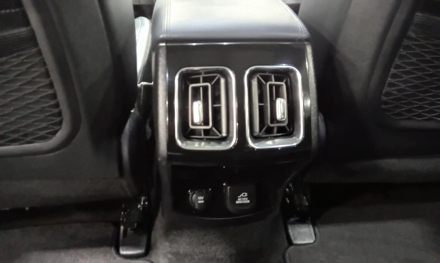 2025 Kia Sorento - Image 30