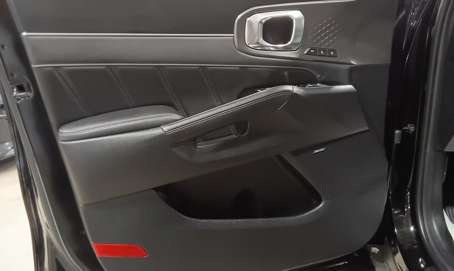 2025 Kia Sorento - Image 32
