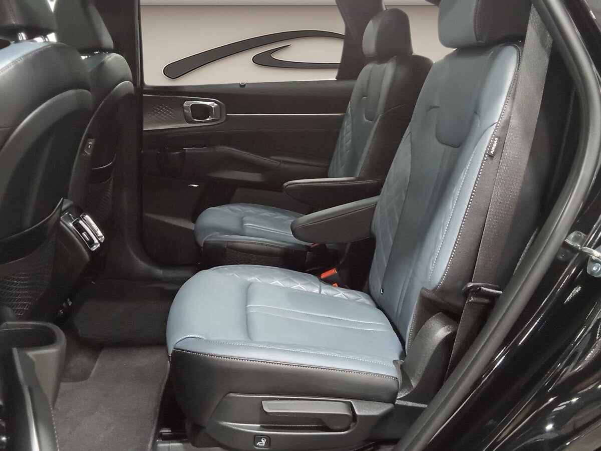 2025 Kia Sorento - Image 34