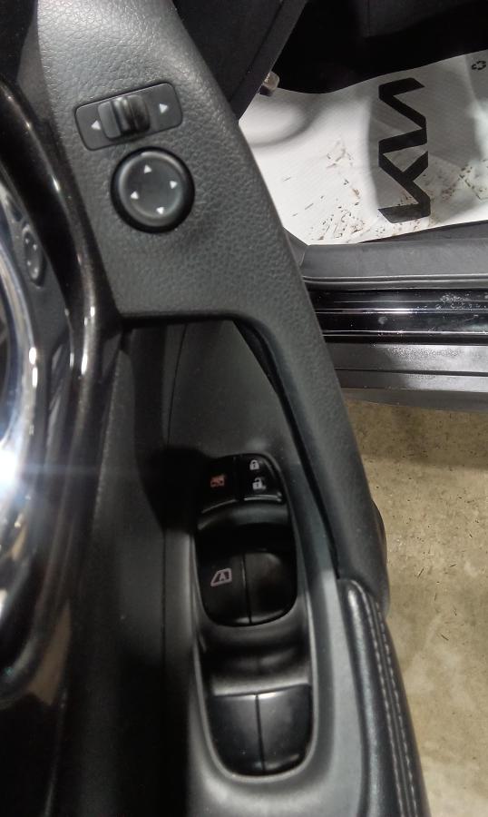 2017 Nissan Rogue - Image 21
