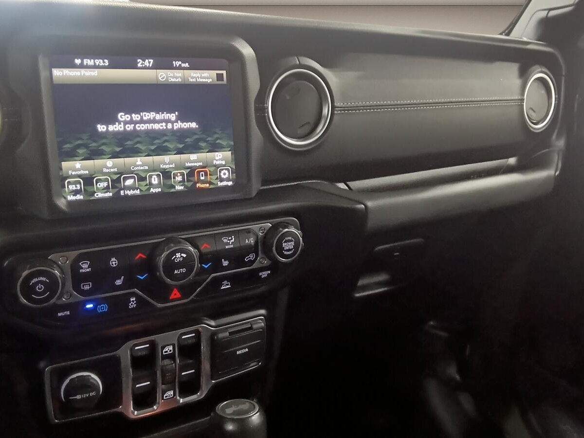 2022 Jeep Wrangler 4xe - Image 17